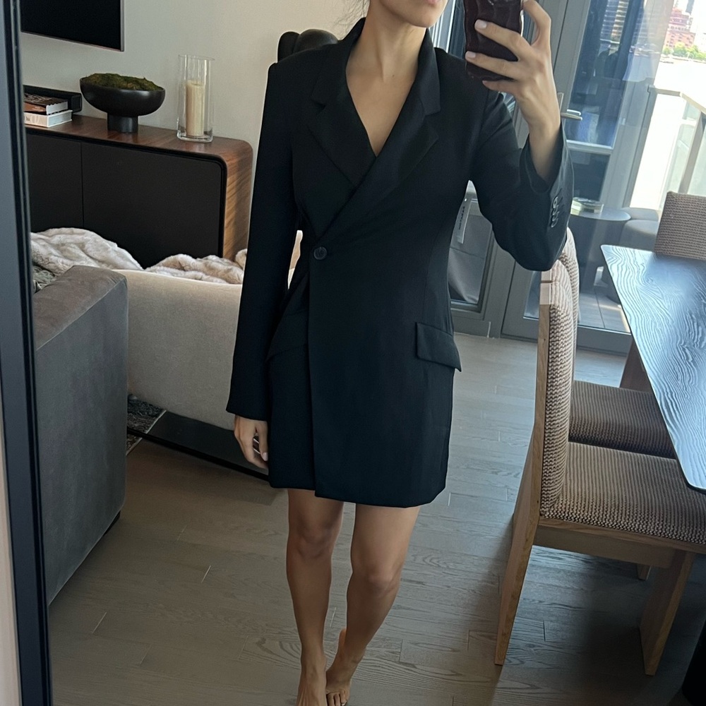 Aritzia Black Mini Dress with Chic Silhouette